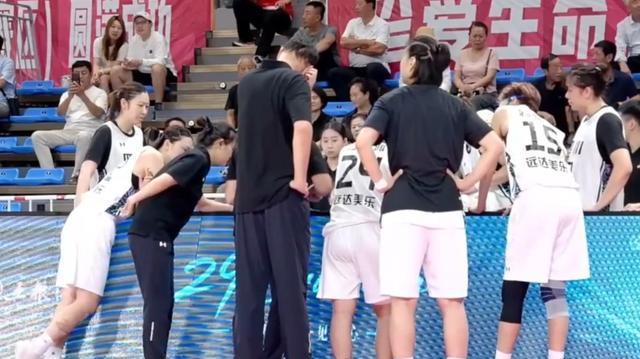 篮两队实力, 人报名太荒, 直接较量 篮两队实力, 人报名太荒, 直接较量